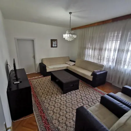 Apartment- Offers Free Parking And Wi-fi Apartment *