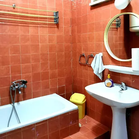 Apartment- Offers Free Parking And Wi-fi